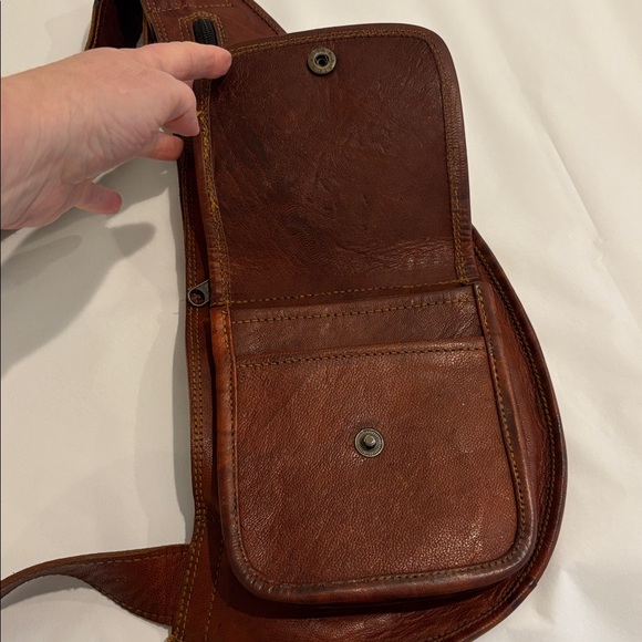Vintage leather sling bag travel purse adjustable strap brass hardware brown - Picture 11 of 17